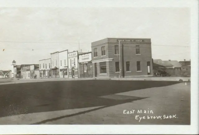 East Main Street, Eyebrow